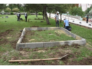 Tepebaşı’nın Parklarında Bakım Onarım Sürüyor