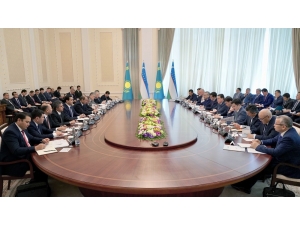 Özbekistan Ve Kazakistan Arasında 1,5 Milyar Dolarlık İmza