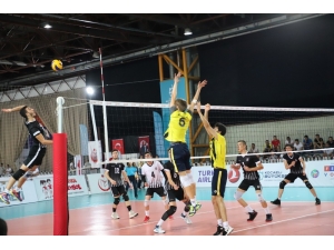 Yıldız Erkekler Voleybol Derbisi Beşiktaş’ın