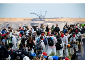 Almanya’da Binlerce Kişi Çevre İçin Eylem Yaptı