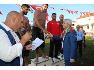 Akçalörende Başpehlivan İsmail Koç