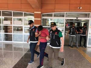 Uyuşturucu Ticareti Zanlıları Tutuklandı