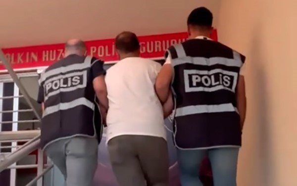 izmir-de-25-yil-6-ay-hapis-cezasiyla-aranan-zehir-taciri-yakalandi