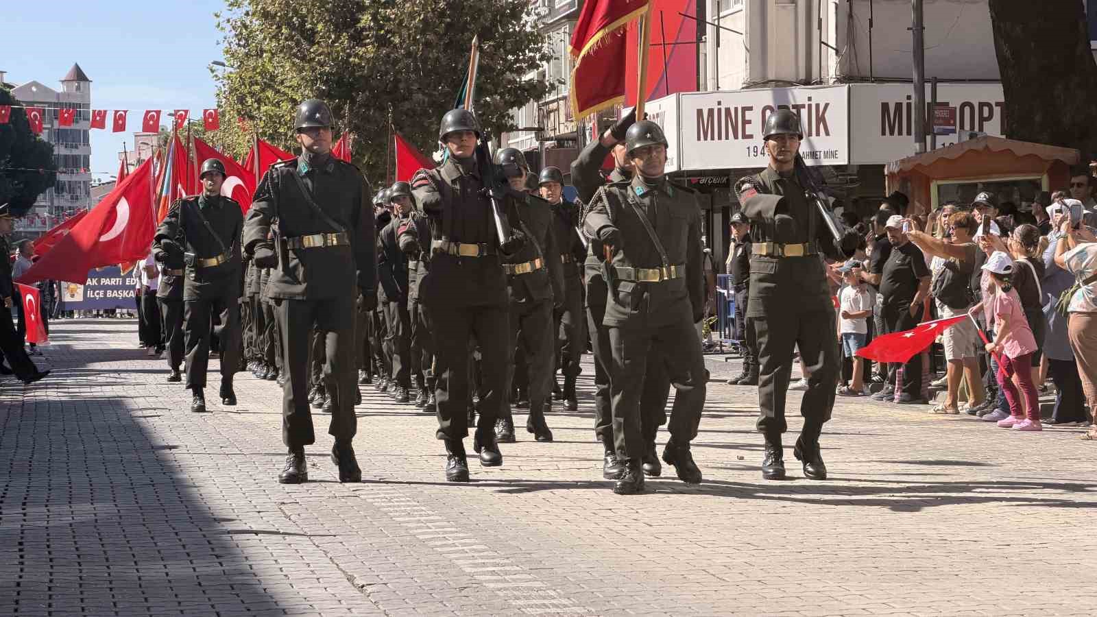 edremit-in-kurtulusunun-104-yili-cosku-ve-gururla-kutlandi