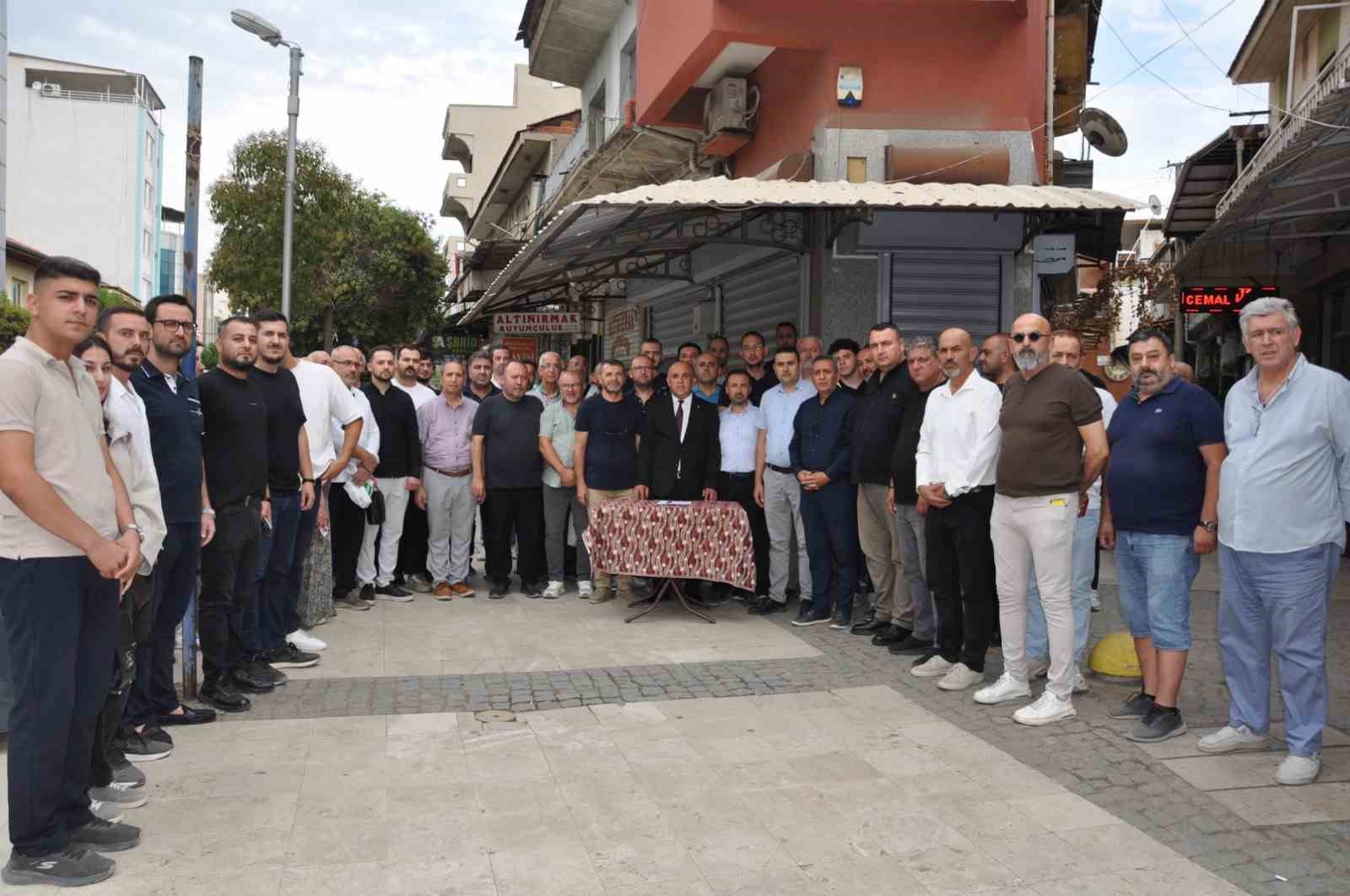 manisa-da-silahli-soygun-girisimini-kinayan-kuyumcular-ayni-anda-kepenk-indirdi