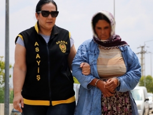 Pazarda Cep Telefonu Ve Cüzdan Çalan Kadın Yakalandı