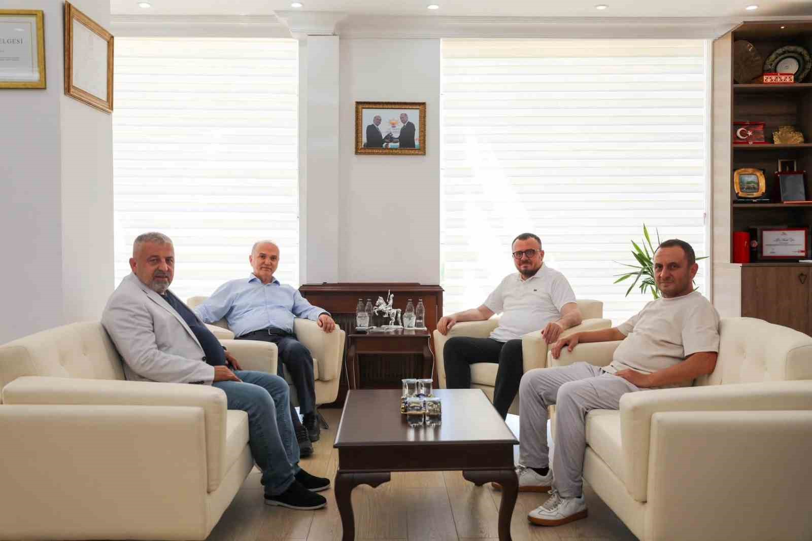 baskan-faruk-ozlu-ye-anlamli-ziyaret