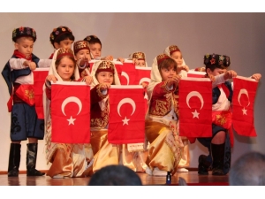 Miniklerin Muhteşem Gösterisi Büyüledi