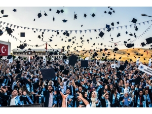 Batman Üniversitesi’nde Mezuniyet Coşkusu