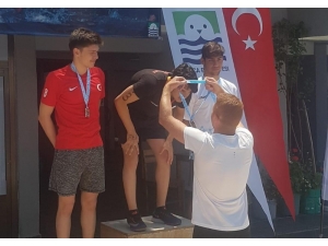 Malatyalı Yüzücü Şampiyon