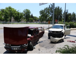 Lüks Cip İle Çarpışan Otomobil Kullanılamaz Hale Geldi