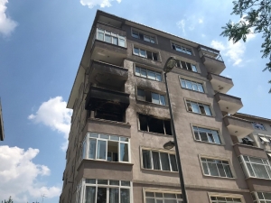 Kadıköy’de Yangın Çıkan Binada Can Pazarı