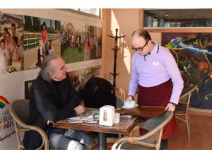 Gökkuşağı Kafe Çalışmalarını Sürdürüyor