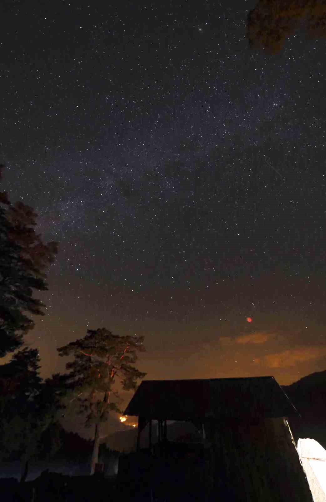 perseid-meteor-yagmuru-erzurum-semalarinda-goruntulendi