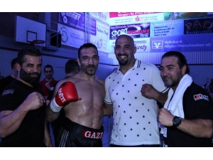 İki Türk Aynı Gecede Rakiplerini Nakavt Etti