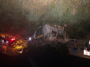 Başkent’te Çöp Kamyonu Takla Attı