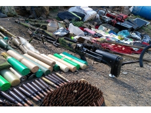 Hakurk’ta 3 Girişli Mağarada Pek Çok Mühimmat Ve Yaşam Malzemeleri Ele Geçirildi