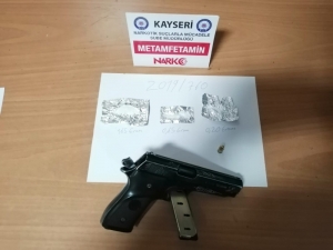 Polis Uyuşturucu Tacirlerine Göz Açtırmıyor