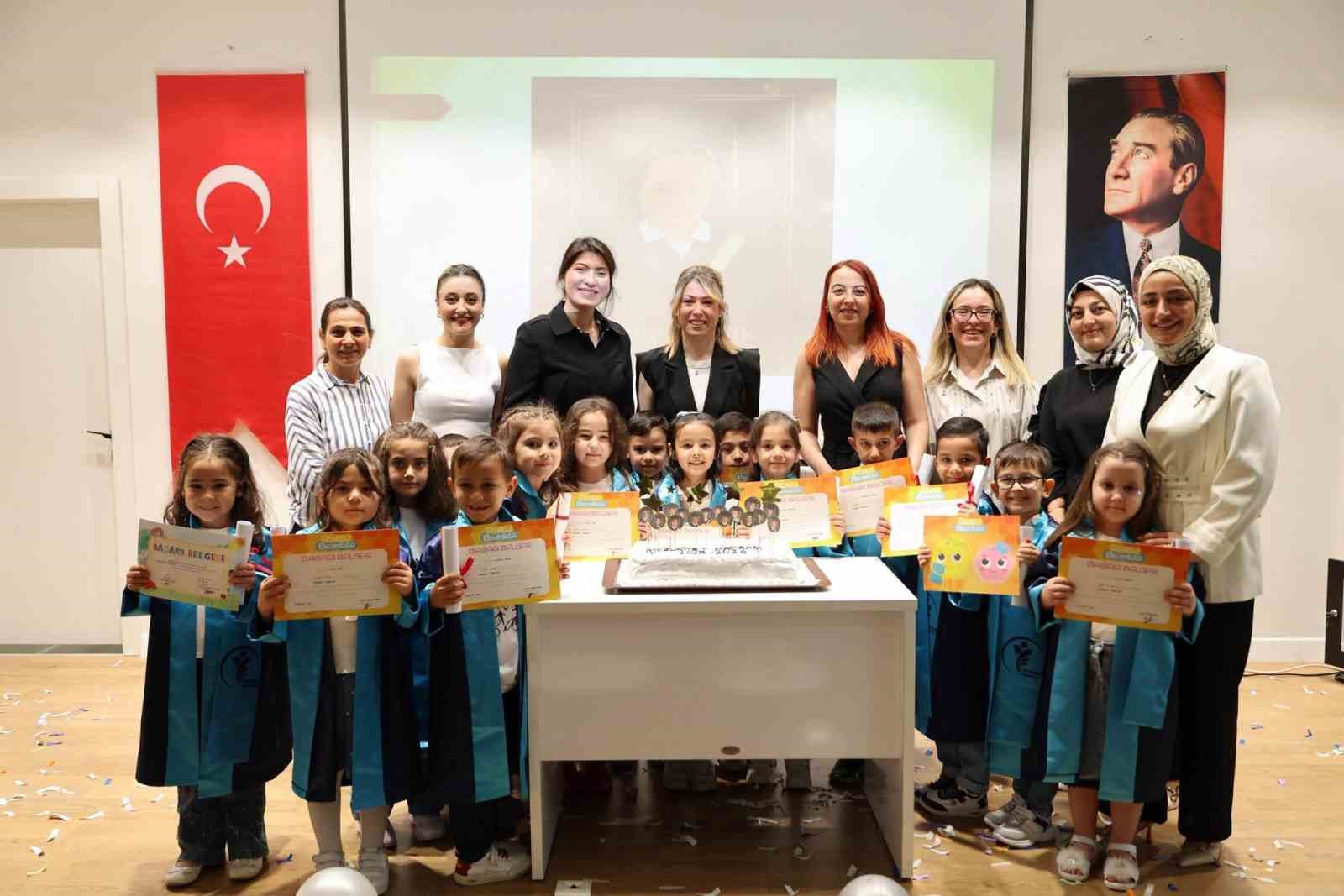 merkezefendi-de-kres-ogrencilerinin-mezuniyet-sevinci