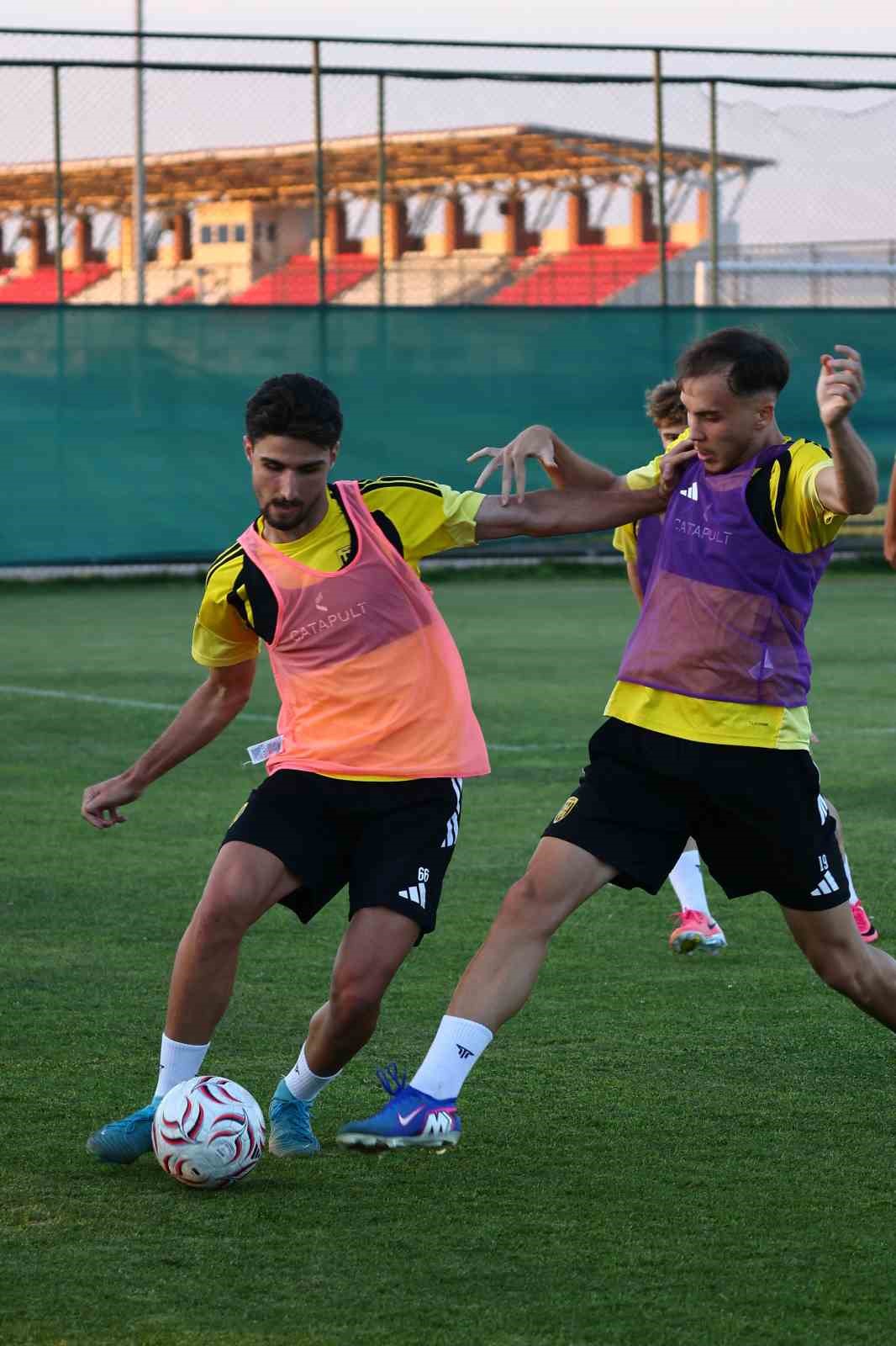 aliaga-fk-nin-afyon-kampi-basladi