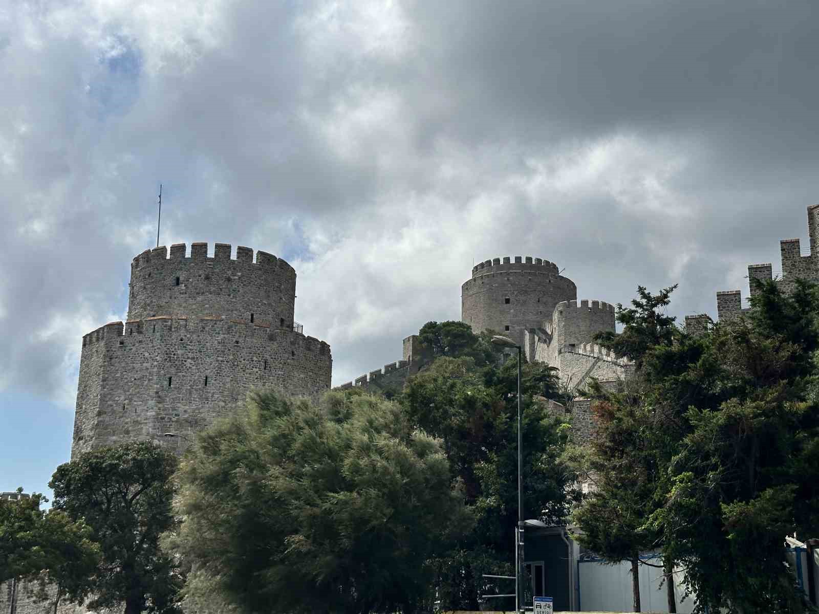 rumeli-hisari-ndaki-bitmeyen-restorasyona-tepki-90-gunde-yapildi-6-5-yildir-bitirilemiyor