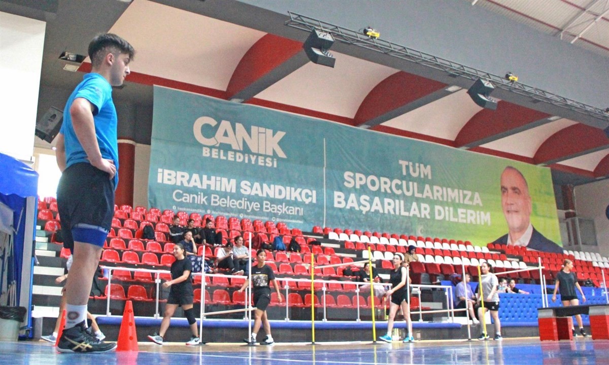 baskan-sandikci-ucretsiz-akademiye-hazirlik-kurslarimizda-genc-kardeslerimizi-uzman-egitmenlerle-agirliyoruz