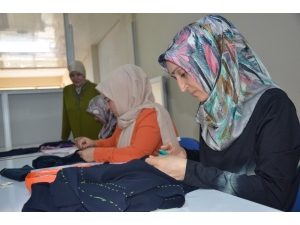 Yunusemre İle Ev Ekonomilerine Katkı Sağlıyorlar