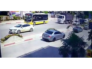 Yaşlı Adam Kamyonetin Altında Böyle Kaldı