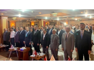 Tepebaşı’nda Yabani Ot Temizliği Sürüyor