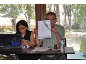 Menemen’de Başkan Adaylarının Kongre Gerginliği Devam Ediyor