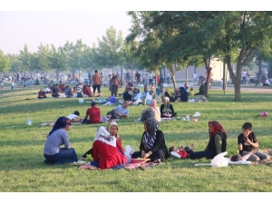 Şanlıurfalılar Gap Vadisi Tesislerine Akın Ediyor