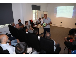 “Kaleci Eğitim Semineri Ve Kaleci Kampı” Başladı