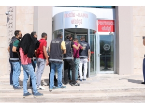 Niğde’de Oto Ekspertizli Dolandırıcılık Zanlıları Adliyeye Sevk Edildi