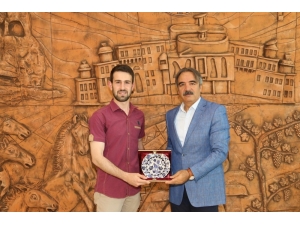 Nevü Rektörü Bağlı Üniversite Birincisi Otkan’ı Tebrik Etti