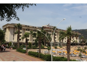 Milyon Dolarlık Beş Yıldızlı Otel Kaderine Terk Edildi