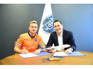 Başakşehir, Gulbrandsen İle 3 Yıllık Sözleşme İmzaladı