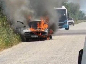 Seyir Halindeki Otomobil Alev Alev Yandı