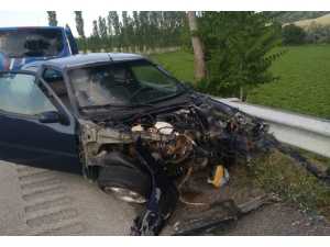 Sungurlu’da İki Otomobil Çarpıştı : 3 Yaralı