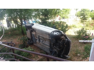 Kontrolden Çıkan Otomobil Bahçeye Girdi: 1 Yaralı