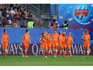 Hollanda İlk Kez Çeyrek Finalde