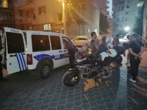 Polisin Şüphelenip Aradığı Otomobilden Pompalı Tüfek Ve Uyuşturucu Çıktı