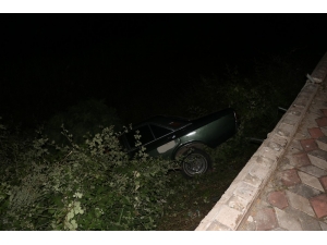 Otomobil Sahili Aşıp Dereye Uçtu