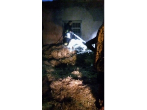 Samanlıkta Çıkan Yangını İtfaiye Ekipleri Söndürdü