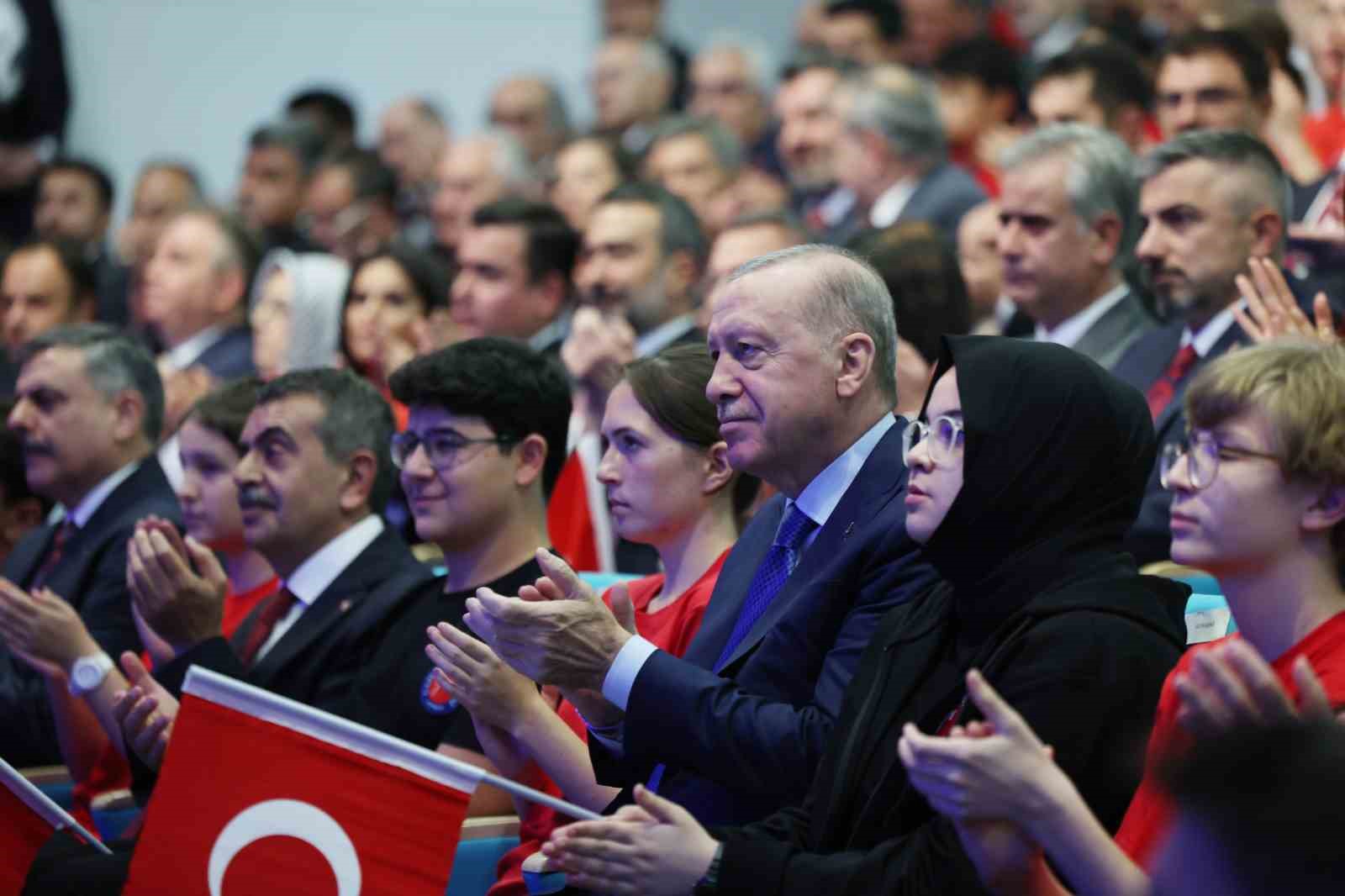 cumhurbaskani-erdogan-milletce-hepimizi-sevindirmesi-gereken-bu-basariyi-maalesef-birilerinin-onemsizlestirmeye-calistiklarini-goruyoruz