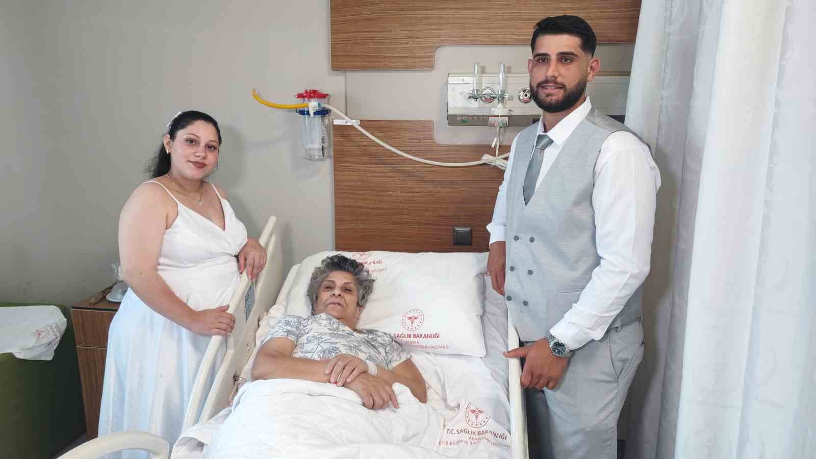 gelin-ve-damattan-anneyi-aglatan-ziyaret