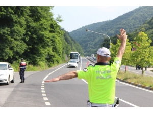 Jandarma Ve Polis Ekipleri Tatil Yolunda Denetimlerini Sürdürüyor
