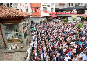 Araklı’daki Selde Hayatını Kaybeden 78 Yaşındaki Vatandaş Son Yolculuğuna Uğurlandı