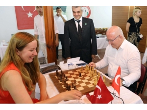Satranç Sporcuları Zeybek Oynadı