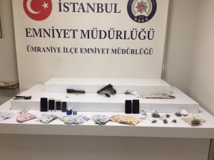 Ümraniye’de Uyuşturucu Satıcıları Polis Tarafından Yakalandı