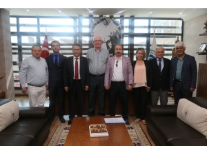 Sinerji Hareketi Derneği Yöneticileri Başkan Kazım Kurt’u Ziyaret Etti